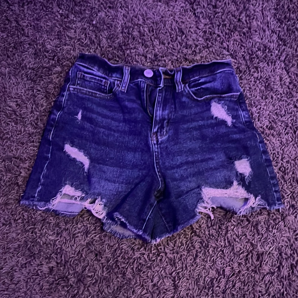 Shorts (it forces me to do this)